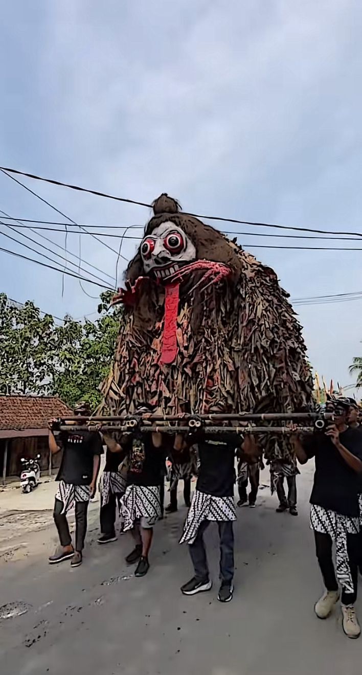 Kreativitas Ogoh-Ogoh Karang Taruna